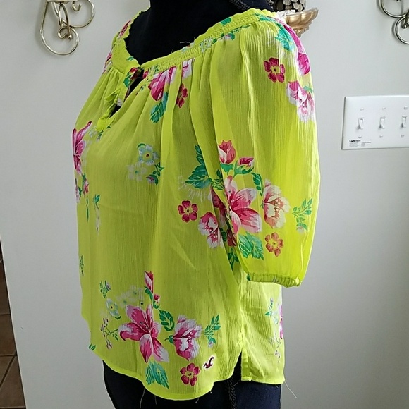 Pretty blouse, from Hollister, small - Picture 2 of 4